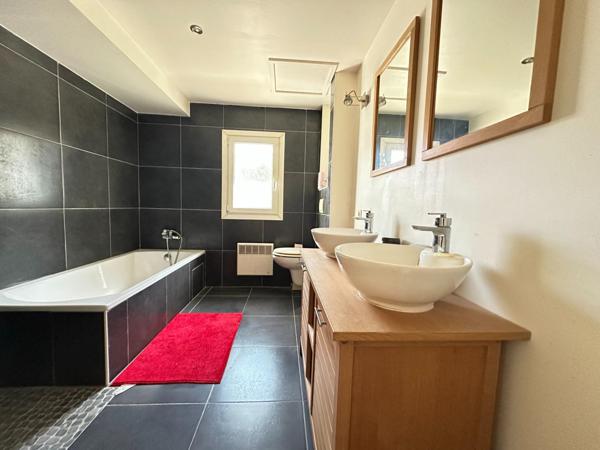 A VISITER SUR SARRIANS (84)  - MAISON DE PLAIN PIED DE 129 M² env. SUR TERRAIN DE 538 m²