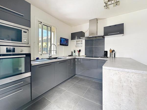 A VISITER SUR SARRIANS (84)  - MAISON DE PLAIN PIED DE 129 M² env. SUR TERRAIN DE 538 m²