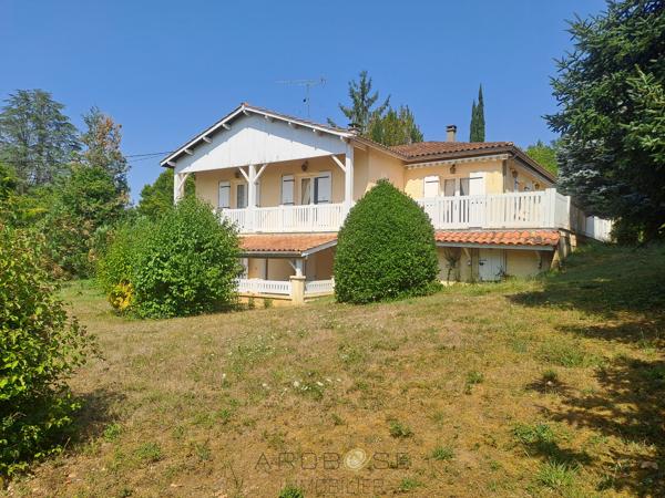 Maison familiale avec logement indépendant et terrain arboré