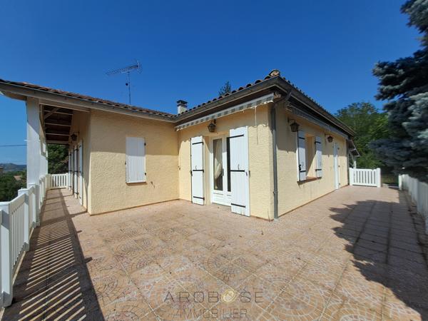 Maison familiale avec logement indépendant et terrain arboré