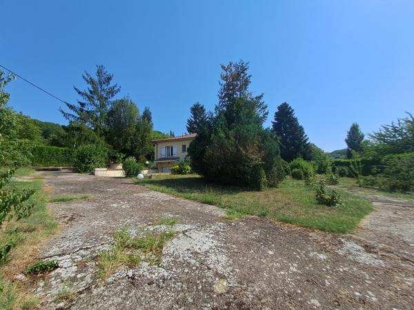 Maison familiale avec logement indépendant et terrain arboré