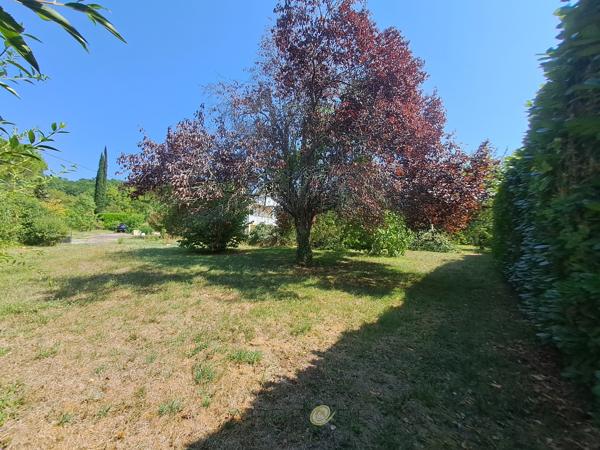 Maison familiale avec logement indépendant et terrain arboré