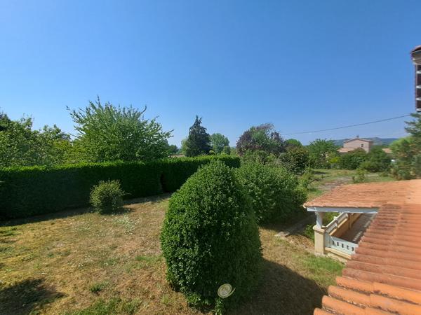 Maison familiale avec logement indépendant et terrain arboré