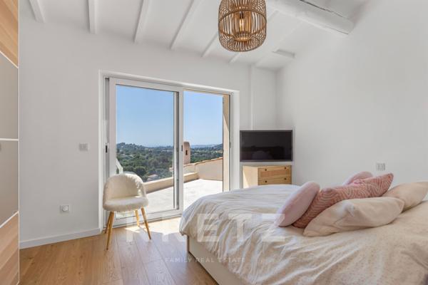 VENCE – CONTEMPORAINE D’EXCEPTION AVEC VUE MER