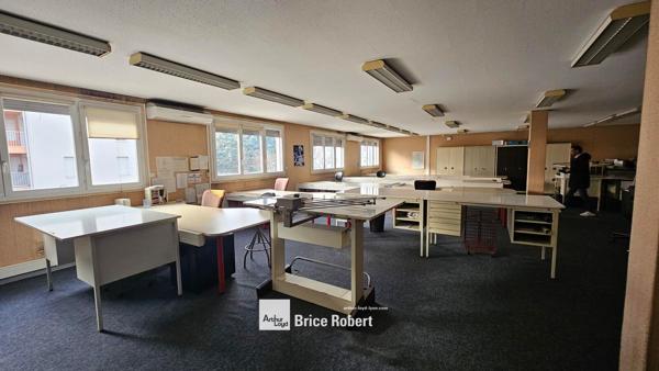 Bureaux à vendre Villeurbanne lumineux avec parkings dans immeuble tertiaire