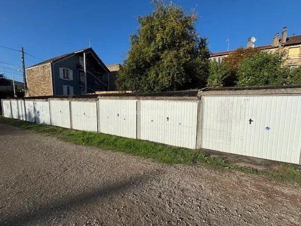 Vente                                                      Parking
                        
                                         9 m2                     à Juvisy-sur-Orge