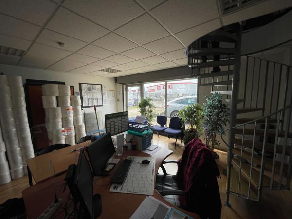 A Louer - Bureaux et stockage