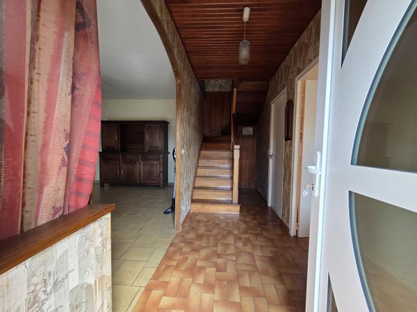 A VENDRE Maison avec fort potentiel Environnement calme proche du lac de Guerledan SAINT- AIGNAN (56)