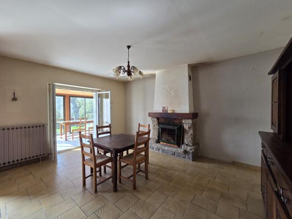 A VENDRE Maison avec fort potentiel Environnement calme proche du lac de Guerledan SAINT- AIGNAN (56)