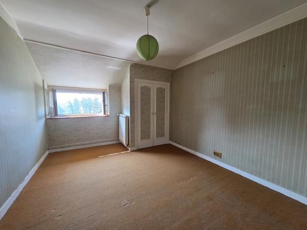 A VENDRE Maison avec fort potentiel Environnement calme proche du lac de Guerledan SAINT- AIGNAN (56)