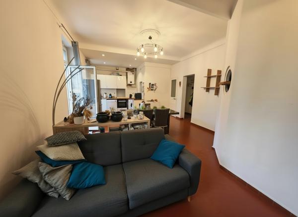 Appartement T4 + Terrasse  de 24m2 à Marseille - Quartier Baille
