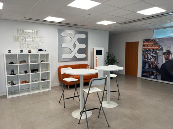 Bureaux à louer 776 m² à Pontoise proche gare et parkings extérieurs