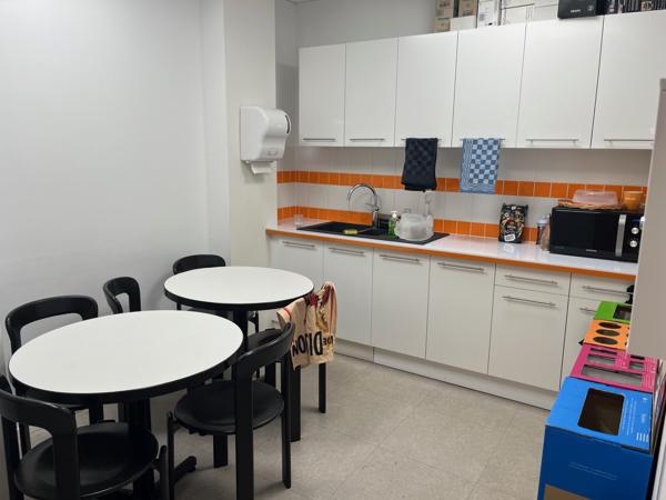 Bureaux à louer 776 m² à Pontoise proche gare et parkings extérieurs