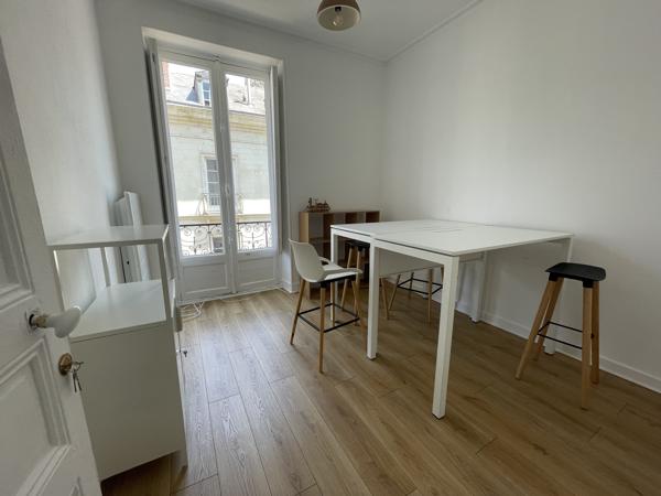 Bureaux à louer à Nantes centre dans immeuble haussmannien lumineux