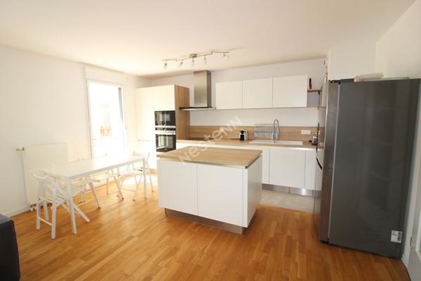 SURESNES limite PUTEAUX: Appartement 3 pièces de 70m² avec balcon et parking