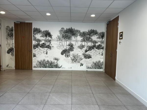 Bureaux à louer à Mérignac en rez-de-chaussée avec terrasse privative et parkings