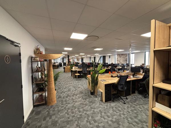 Plateaux de bureaux à louer ou à vendre à Vertou divisibles et récents