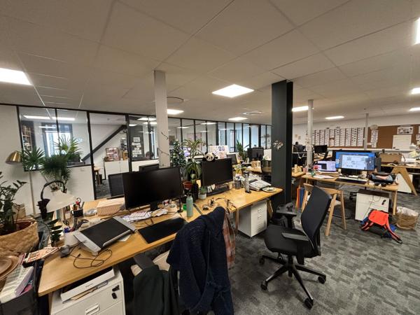 Plateaux de bureaux à louer ou à vendre à Vertou divisibles et récents