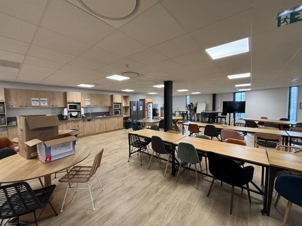 Plateaux de bureaux à louer ou à vendre à Vertou divisibles et récents