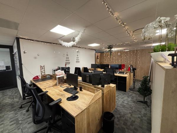 Plateaux de bureaux à louer ou à vendre à Vertou divisibles et récents