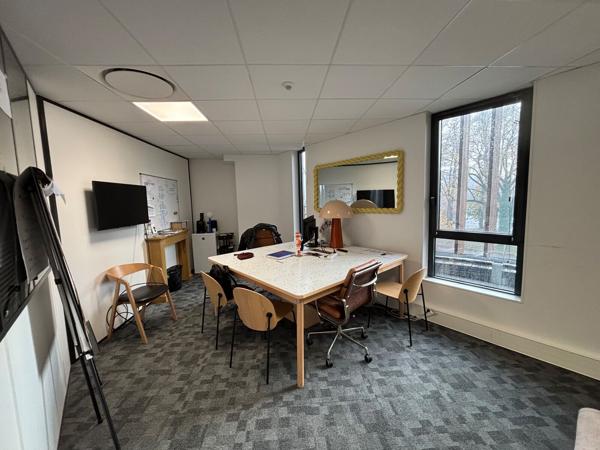 Plateaux de bureaux à louer ou à vendre à Vertou divisibles et récents