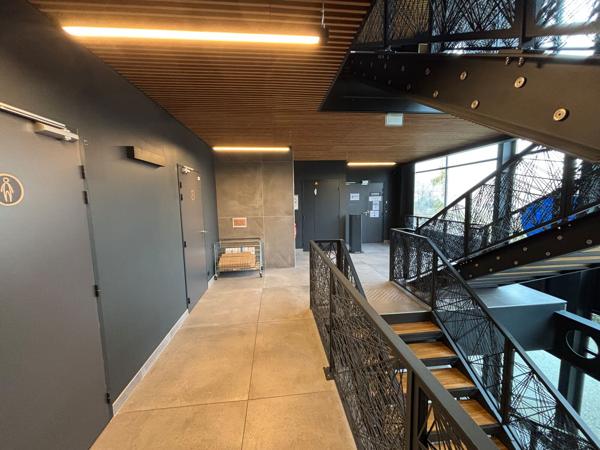 Plateaux de bureaux à louer ou à vendre à Vertou divisibles et récents