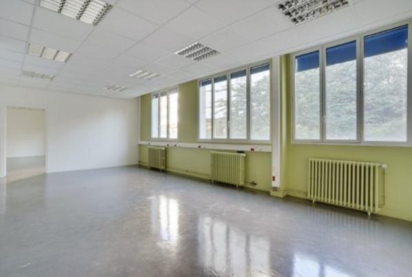 Bureaux à vendre ou à louer à PARIS 75020