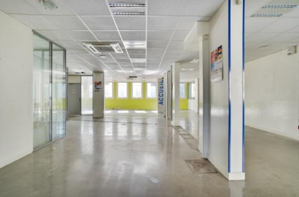 Bureaux à vendre ou à louer à PARIS 75020