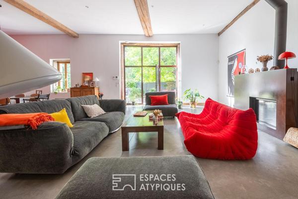 Rénovation contemporaine d’un ancien chai avec piscine au coeur de Givry