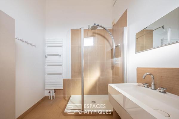Rénovation contemporaine d’un ancien chai avec piscine au coeur de Givry