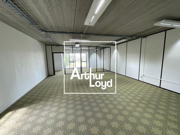 Bureaux open space à louer à Castelnau-le-Lez avec parking extérieur