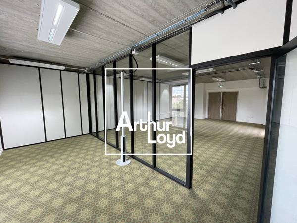 Bureaux open space à louer à Castelnau-le-Lez avec parking extérieur
