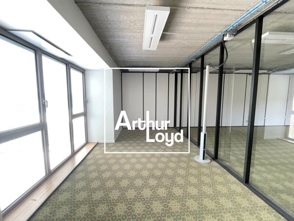 Bureaux open space à louer à Castelnau-le-Lez avec parking extérieur
