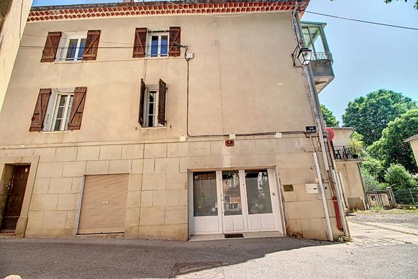 IMMEUBLE À FORT POTENTIEL - COTIGNAC (83) 10 pièces 300 m2