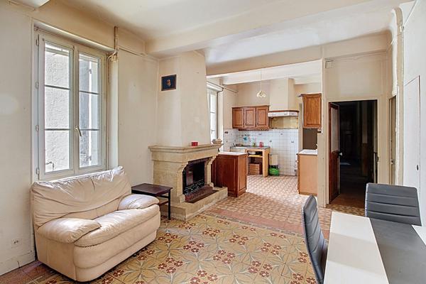 IMMEUBLE À FORT POTENTIEL - COTIGNAC (83) 10 pièces 300 m2