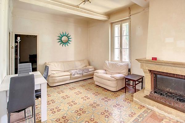 IMMEUBLE À FORT POTENTIEL - COTIGNAC (83) 10 pièces 300 m2