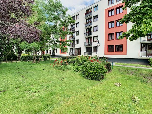À vendre un appartement à Franconville de 5 pièces - proche des commodités, des écoles, commerces et axes autoroutiers - Box- cave  - bâtiment ravalé