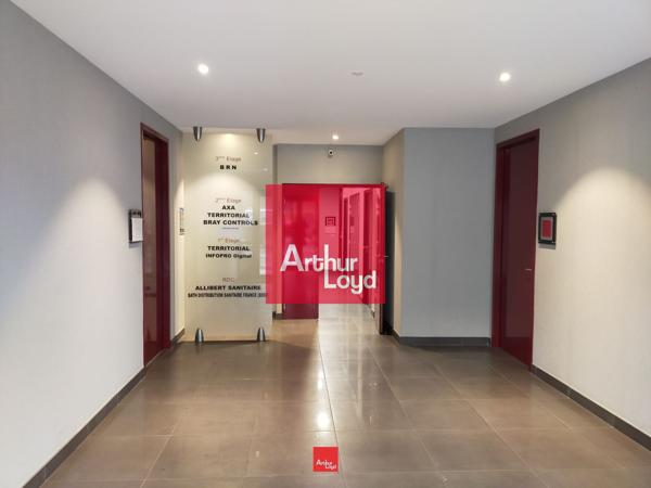 Bureau à louer à Voiron 106m² lumineux accès PMR parking privatif