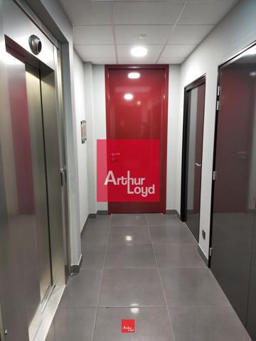 Bureau à louer à Voiron 106m² lumineux accès PMR parking privatif