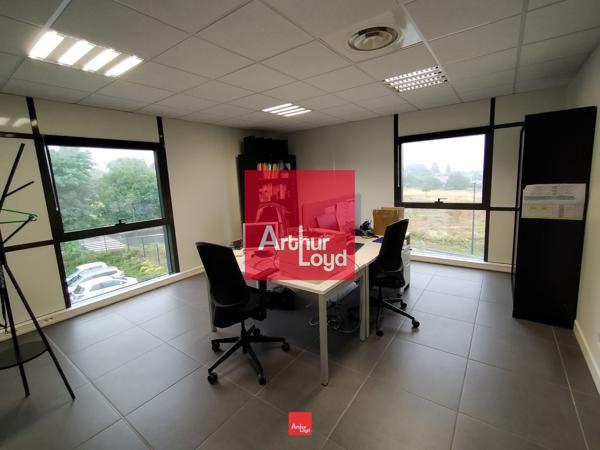 Bureau à louer à Voiron 106m² lumineux accès PMR parking privatif