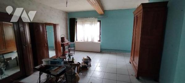 Maison à vendre à SAINS RICHAUMONT, pour une surface habitable de 94m², composée d'une pièce à ...