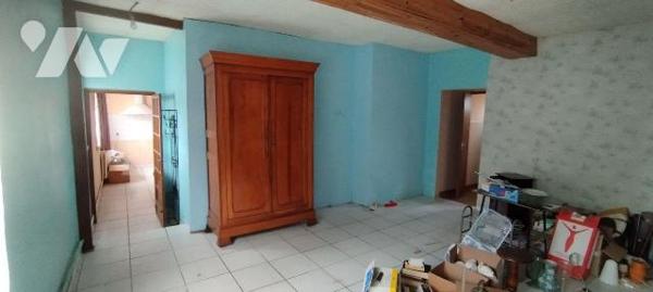 Maison à vendre à SAINS RICHAUMONT, pour une surface habitable de 94m², composée d'une pièce à ...