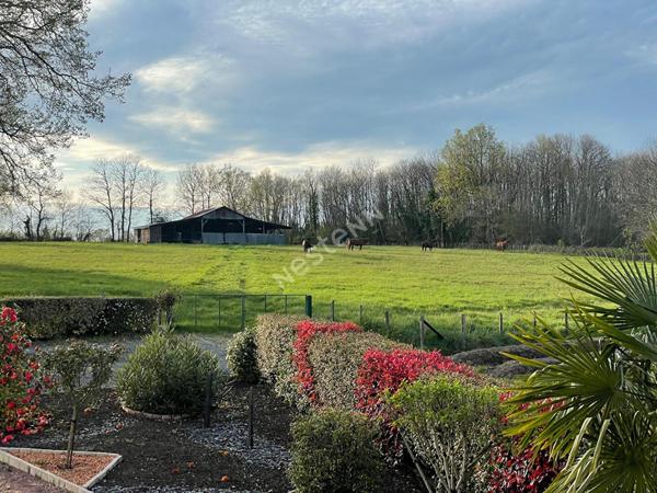 Super pavillon sur une parcelle de 16000m² voir +++