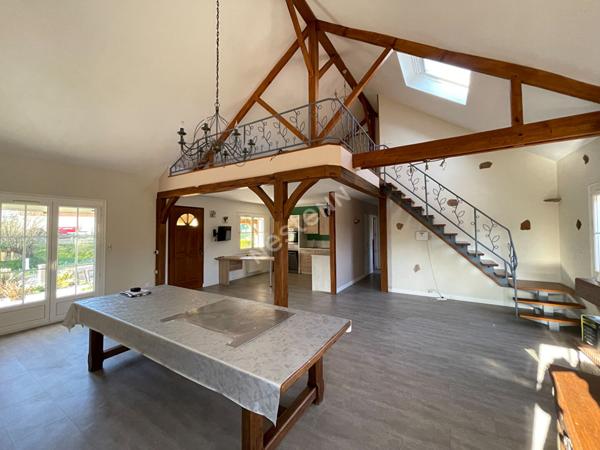 Super pavillon sur une parcelle de 16000m² voir +++