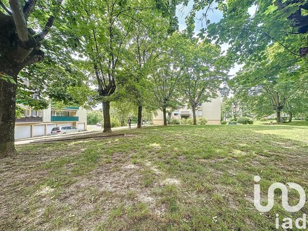 Appartement 5 pièces de 90 m² à Ballainvilliers (91160)