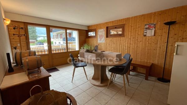 Proche de Cluses (74), A vendre, maison individuelle P6, terrain clos, garages