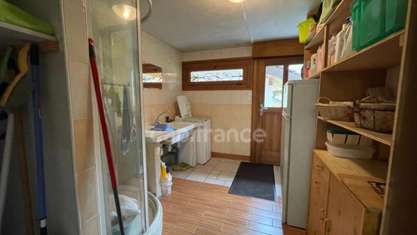 Proche de Cluses (74), A vendre, maison individuelle P6, terrain clos, garages
