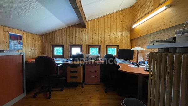 Proche de Cluses (74), A vendre, maison individuelle P6, terrain clos, garages