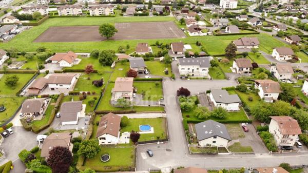 Proche de Cluses (74), A vendre, maison individuelle P6, terrain clos, garages