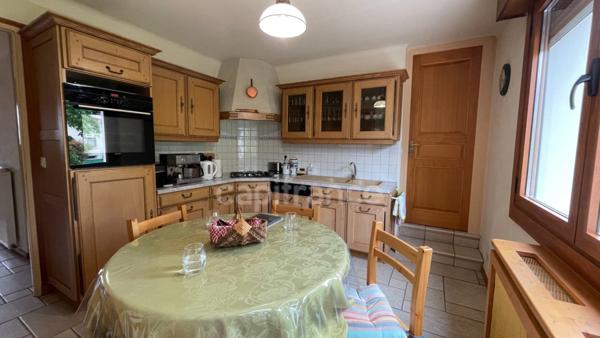 Proche de Cluses (74), A vendre, maison individuelle P6, terrain clos, garages